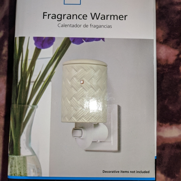 NEW! Plug-in Wax Warmer - Picture 2 of 5